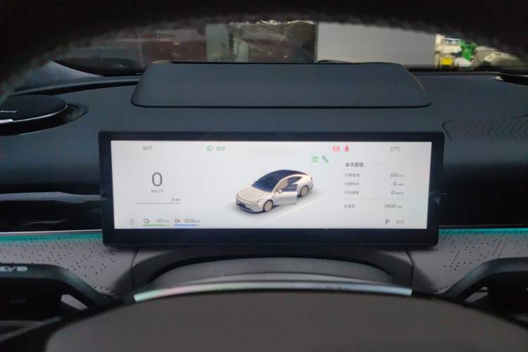 Used Geely Galaxy Galaxy 8 2025 130km EM-P Starship Edition