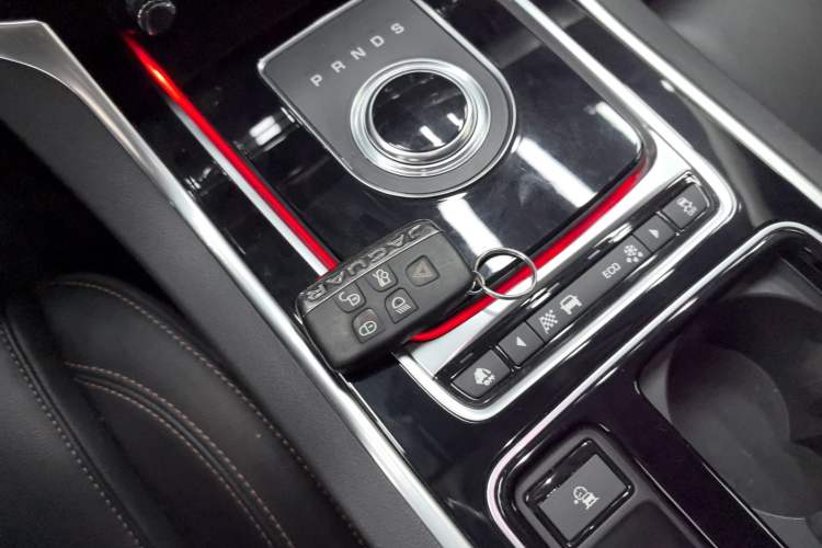 Used Jaguar XEL 2019 2.0T 200 PS Deluxe Edition
