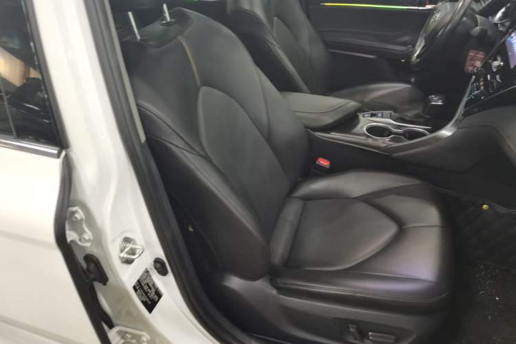 Used Toyota Camry 2021 2.0G Luxury Edition
