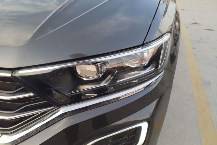 Used Volkswagen T-ROC 2021 280TSI DSG Two-Wheel Drive Comfort Connect Edition
