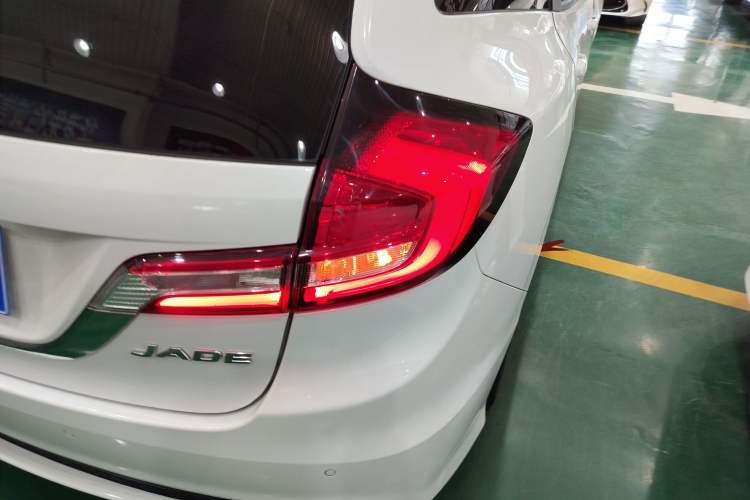 Used Honda Jade 2017 1.8L automatic Comfort version 5 seats
