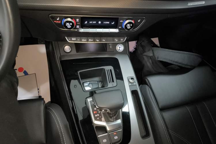 Used Audi Q5L 2022 45T Luxury Dynamic Model
