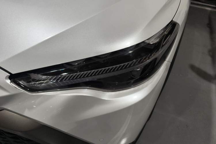 Used Toyota FRONTLANDER 2023 2.0L Smart Electric Hybrid Dual-Engine Deluxe Version
