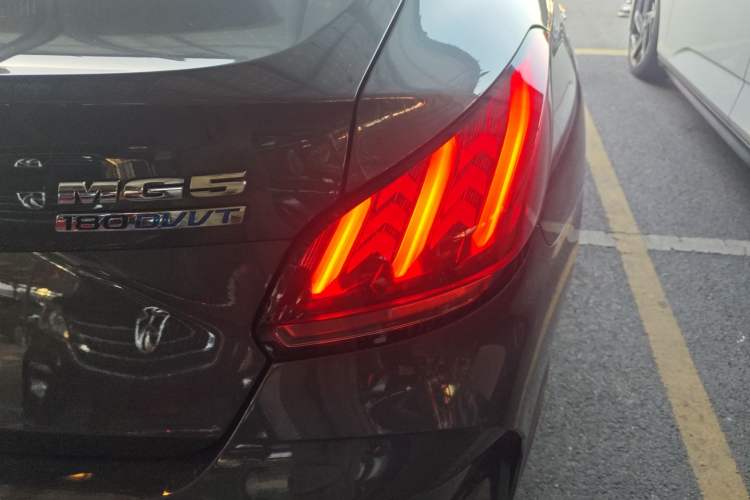 Used MG 5 2023 180 DVVT CVT Luxury Edition
