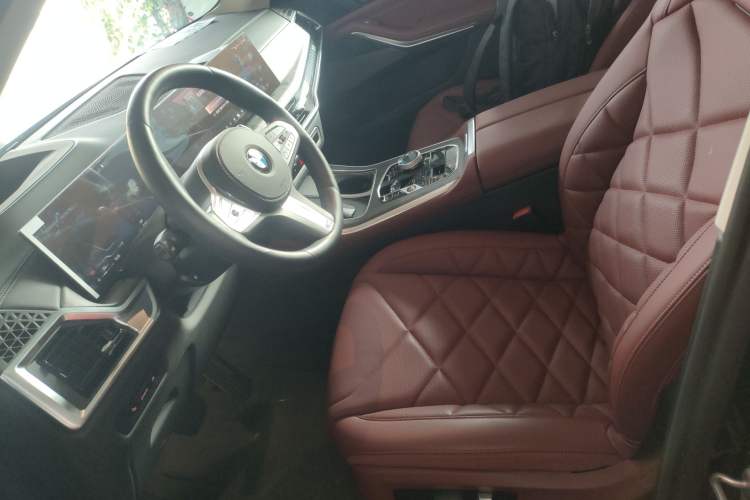 Used BMW X5 2023 xDrive 30Li Luxury M Sport Package
