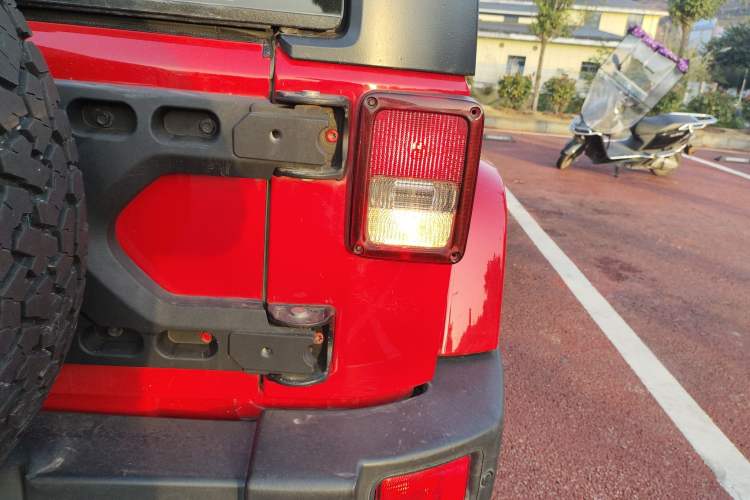 Used  Wrangler 2014 3.0L Sahara Four-Door Edition