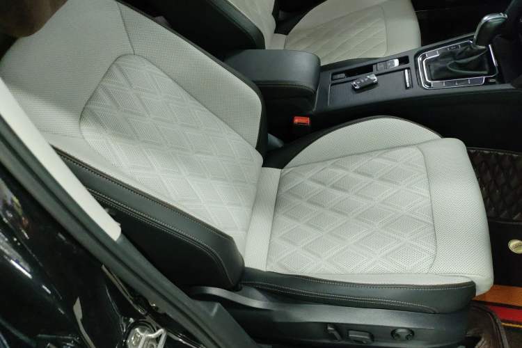 Used Volkswagen Magotan 2023 2 Million Units Commemorative Edition 330TSI DSG Luxury Version