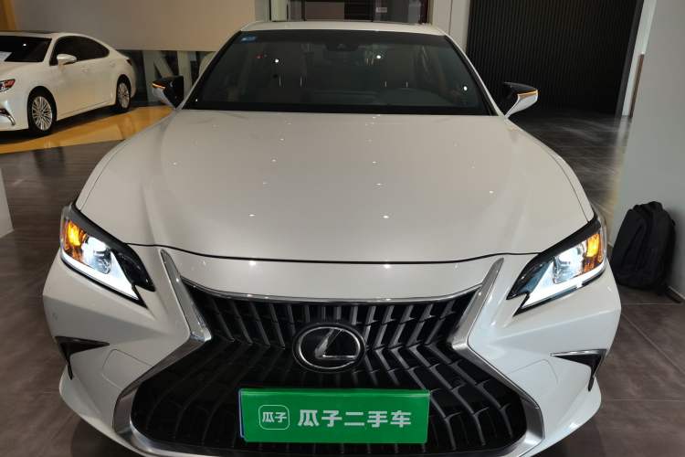Used Lexus ES 2023 200 Excellence Edition
