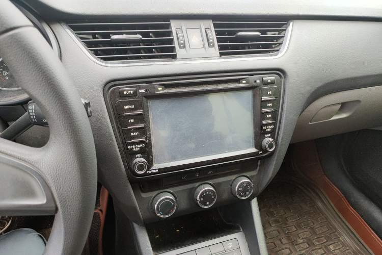 Used Skoda Octavia 2015 1.6L Manual Eado Edition
