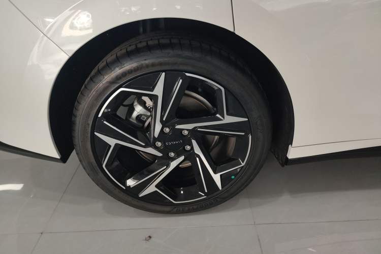 Used Lynk & Co 07 2024 EM-P 126 Long-Range Ultra
