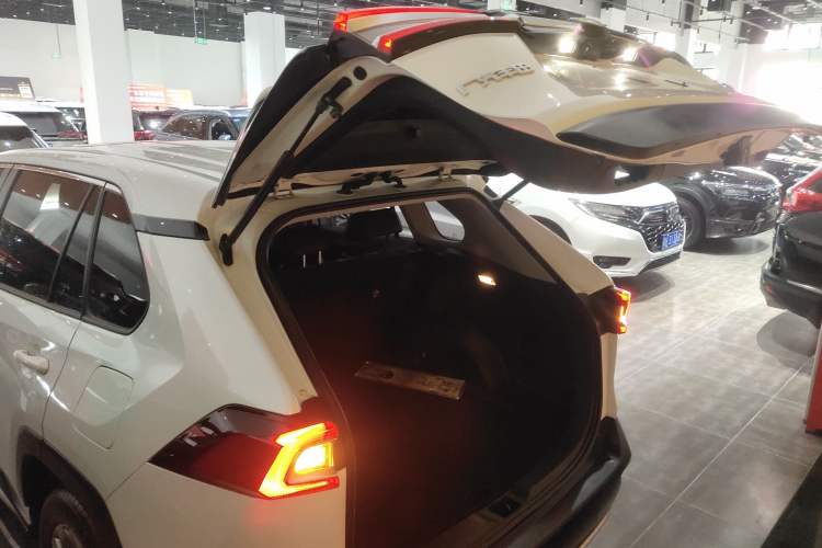 Used Toyota Wildlander 2020 2.0L CVT 4x4 Luxury Edition
