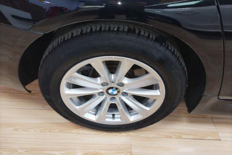 Used BMW 5 Series 2014 520Li Elegant Model
