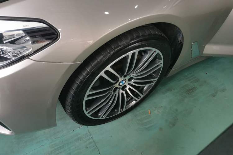 Used BMW 5 Series 2019 525Li Luxury Package
