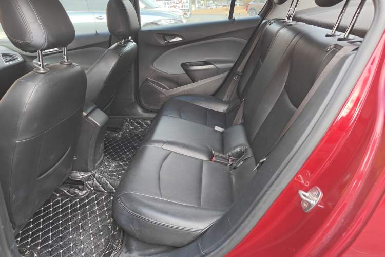 Used Chevrolet Cruze 2018 320 Automatic Pioneer Sunroof Edition
