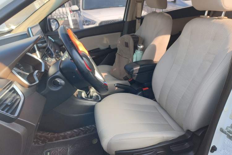 Used Baojun 310W 2017 1.5L Manual Comfort Version China VI Emission Standard