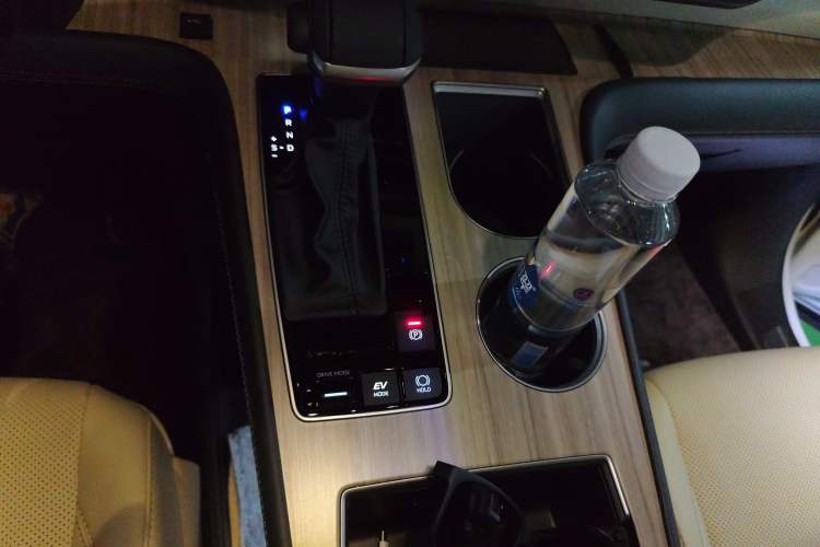 Used Toyota Sienna 2026 Model 2.5L Dual-Engine Four-Wheel-Drive Premium Edition