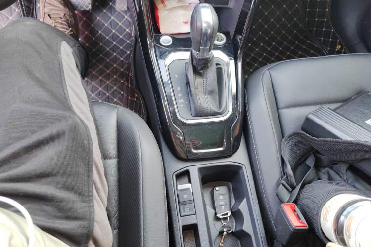 Used Volkswagen T-ROC 2019 280TSI DSG Two-Wheel Drive Comfort Version China VI Standard
