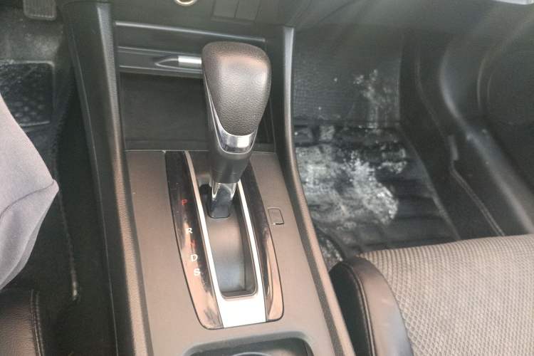 Used Honda Jade 2017 1.8L automatic Comfort version 5 seats
