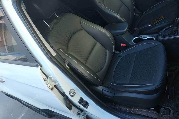 Used Hyundai ix25 2015 1.6L Automatic Two-Wheel Drive Smart GLS Trim
