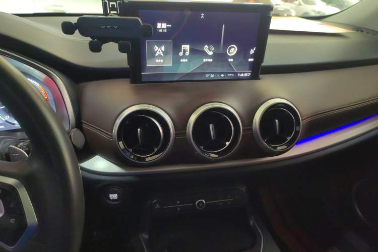 Used Wey VV6 2018 2.0T Two-Wheel-Drive Ultra-Luxury Version China V Standard
