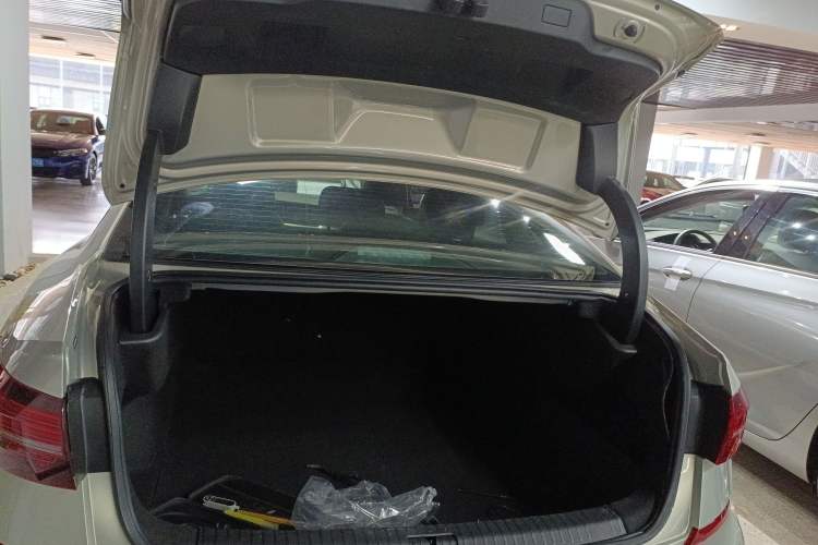 Used Volkswagen Passat 2020 330TSI Elite Edition China VI
