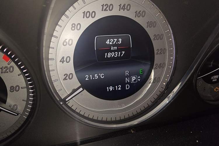 Used Mercedes-Benz GLK-Class 2013 GLK 300 4MATIC Dynamic Sunroof Model