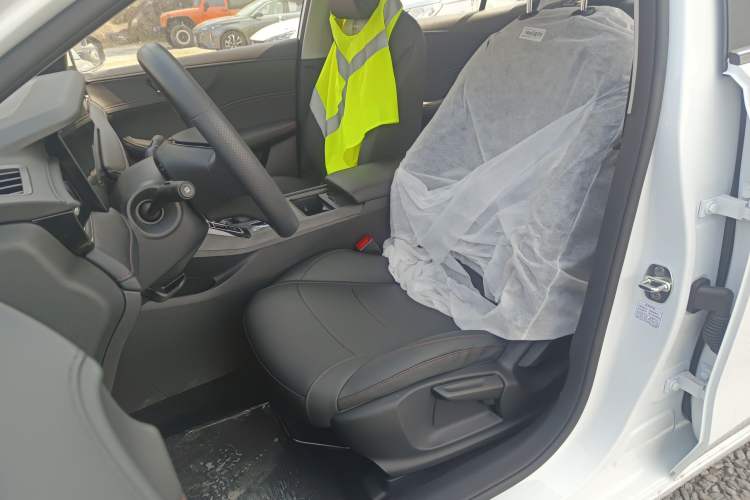 Used Roewe i5 2026 Model 1.5L CVT Luxury Edition
