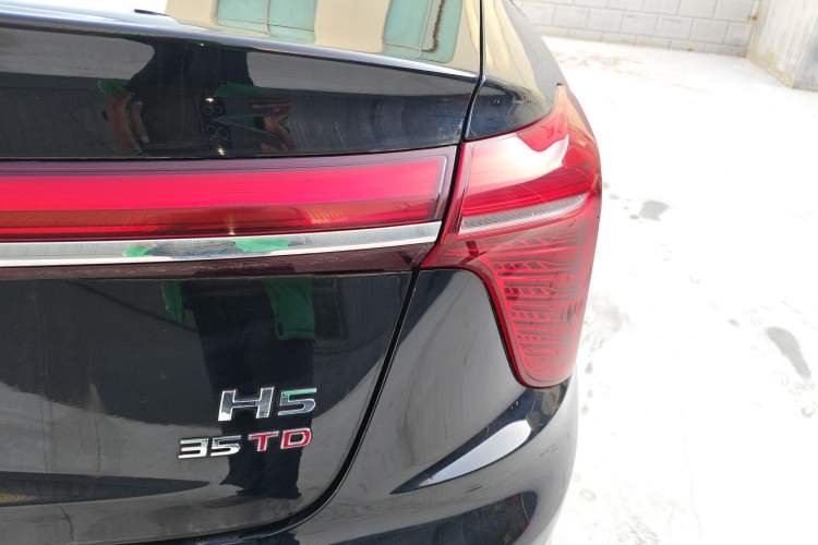 Used Hongqi H5 2023 1.5T DCT Smart Connect Flagship Edition
