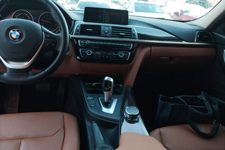 Used BMW 3 Series 2016 320Li Luxury Design Package
