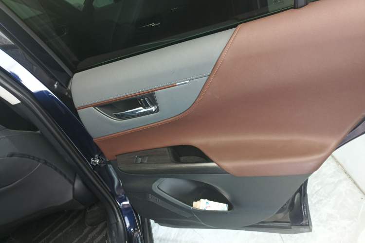 Used Toyota Harrier 2023 Dual-Engine 2.5L CVT Two-Wheel Drive Luxury Edition
