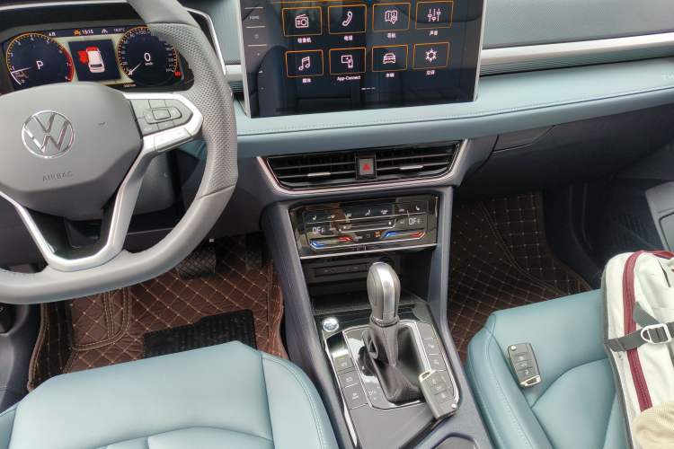 Used Volkswagen Tharu 2024 300TSI Two-Wheel-Drive Moon Luxury Edition
