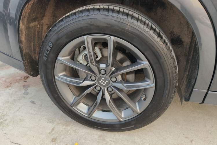 Used  E5 2024 Honor Edition 100KM Deluxe 7-Seater
