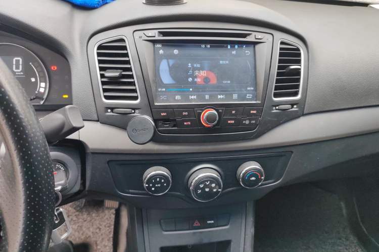 Used Roewe 350 2015 1.5L Automatic Luxury Sunroof Edition
