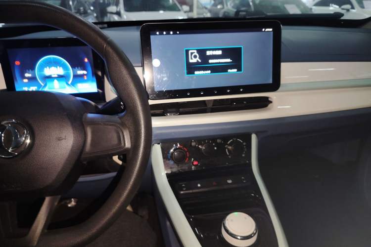 Used Dongfeng NAMMI BOX 2022 Revised Light Wind Edition 201 km Standard Version
