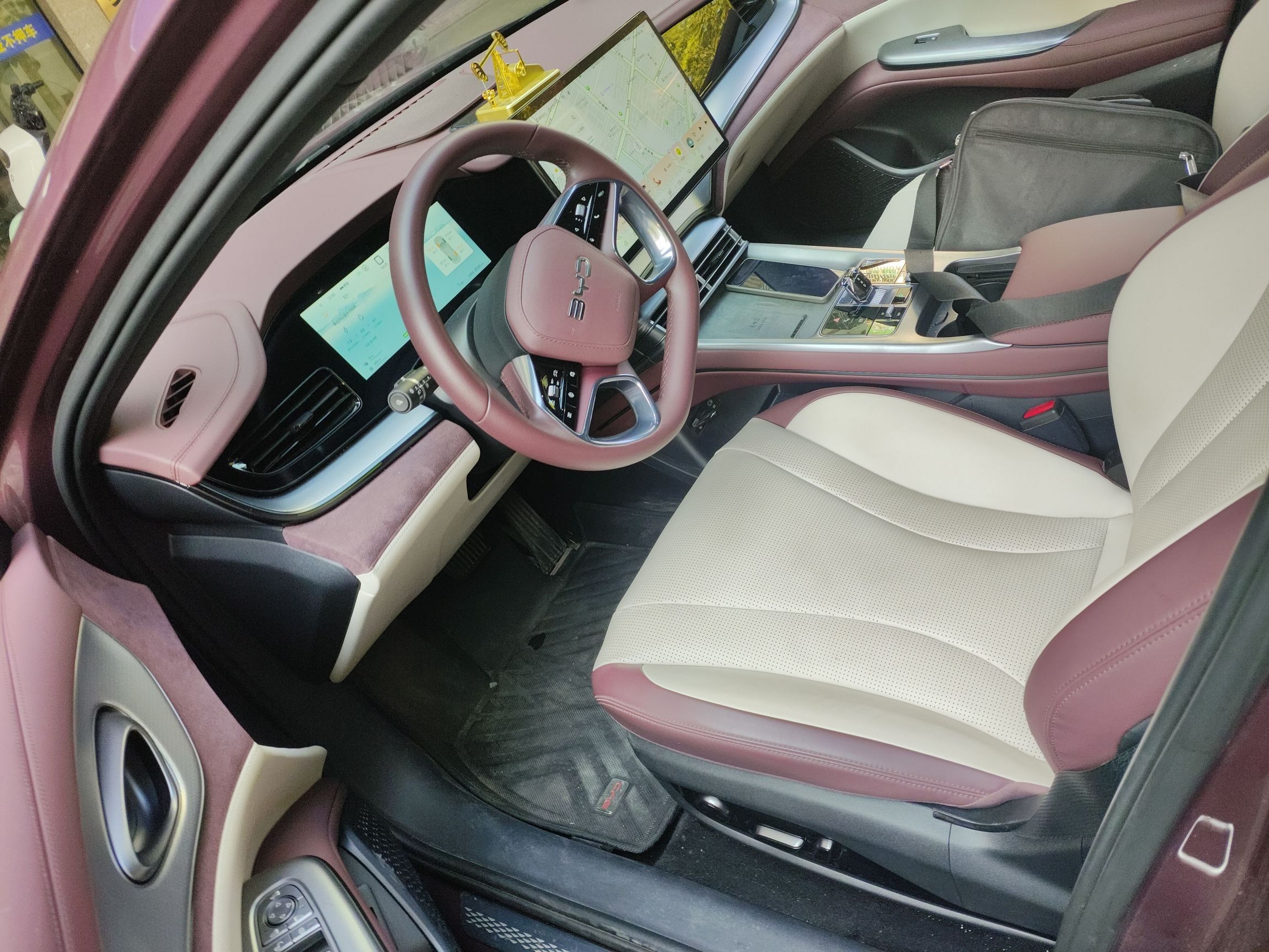 Переднее сиденье в автомобиле