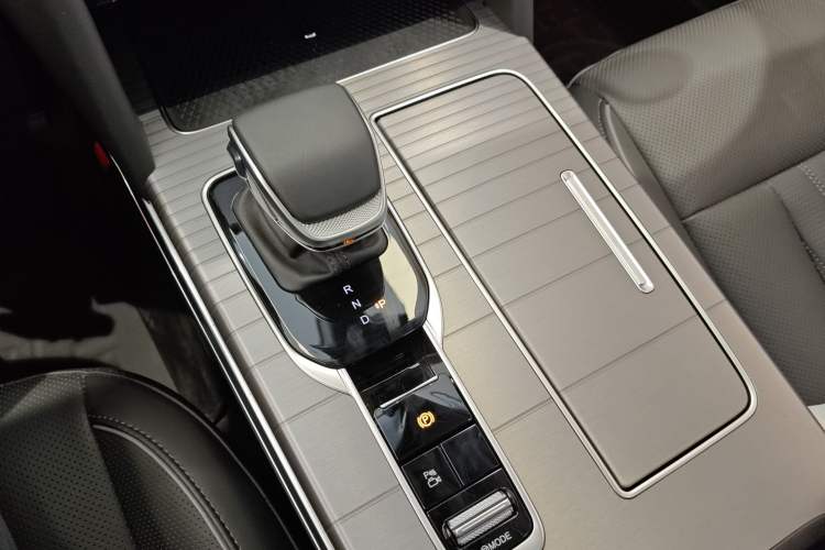 Used Hongqi HS7 PHEV 2024 2.0T PHEV Four-Wheel Drive Flagship Edition 6 Seats
