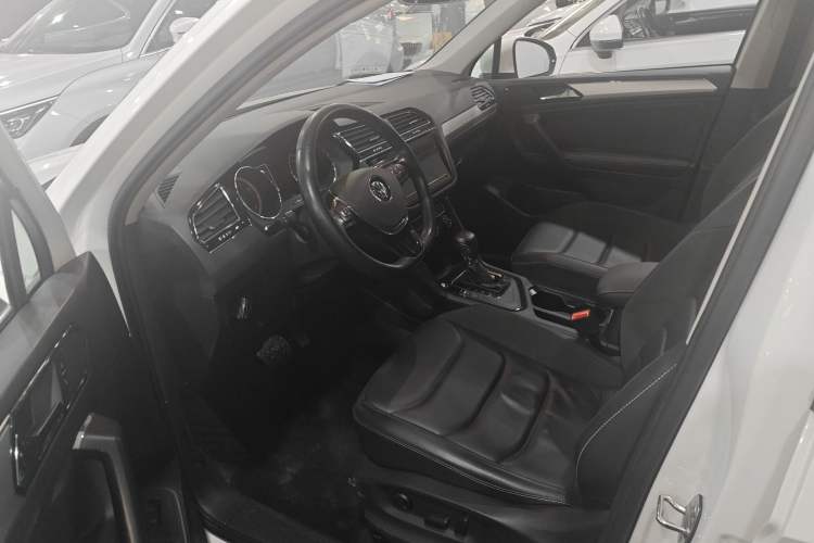 Used Volkswagen Tiguan L 2019 Revised 330TSI Automatic Two-Wheel Drive Smart & Luxury Edition China VI Standard

