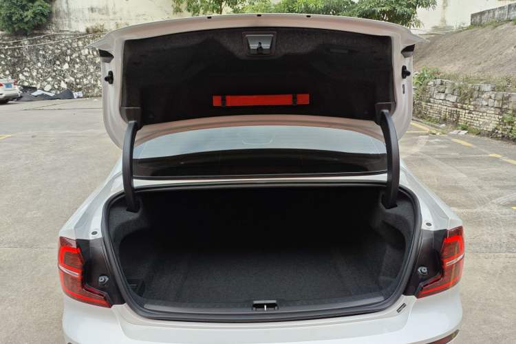 Used Volvo S60 2025 B4 Zhiyi Luxury Edition
