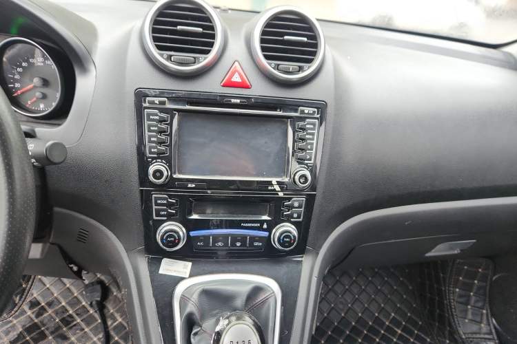 Used Haval H6 2015 Upgraded Model 1.5T Manual Two-Wheel Drive Elite Version
