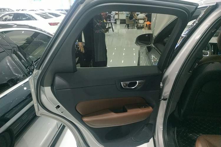 Used Volvo XC60 2024 B5 4x4 Smart Luxury Edition
