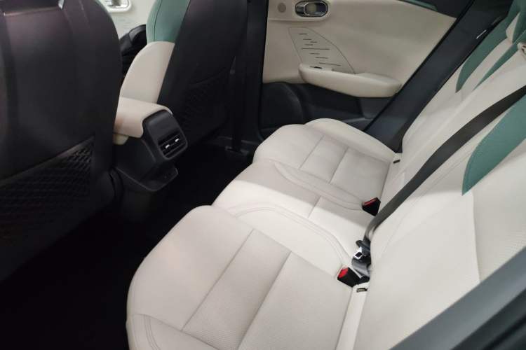 Used Lynk & Co 06 EM-P 2023 EM-P 126 Long-Range Halo
