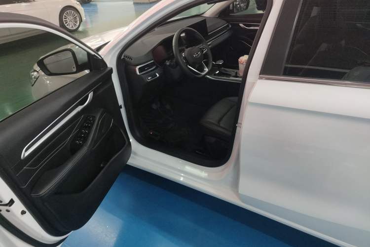 Used Geely Auto Emgrand 2023 4th Generation Champion Edition 1.5L CVT Prestige Model
