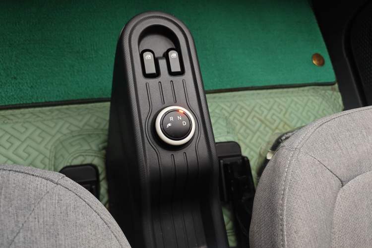 Used Wuling Hongguang MINIEV 2021 Macaron Sandwich Model 120 km Lithium NMC
