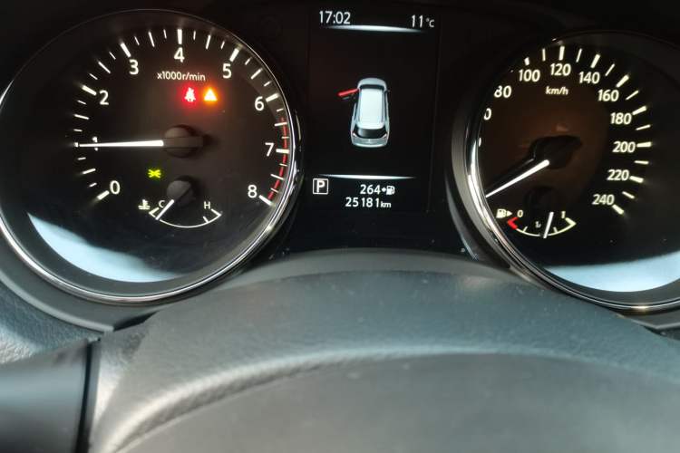 Used Nissan X-Trail 2023 Classic 2.0L Two-Wheel Drive Smart Connect Premium Edition
