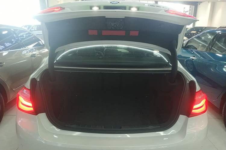 Used BMW 3 Series 2016 320Li Ambition Model
