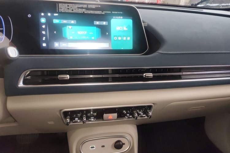 Used ORA Good Cat 2023 401 km Standard Range Luxury Version Lithium Iron Phosphate