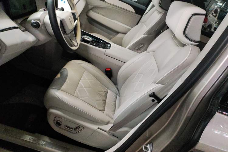 Used Volvo EM90 2025 Ultra Six-Seater
