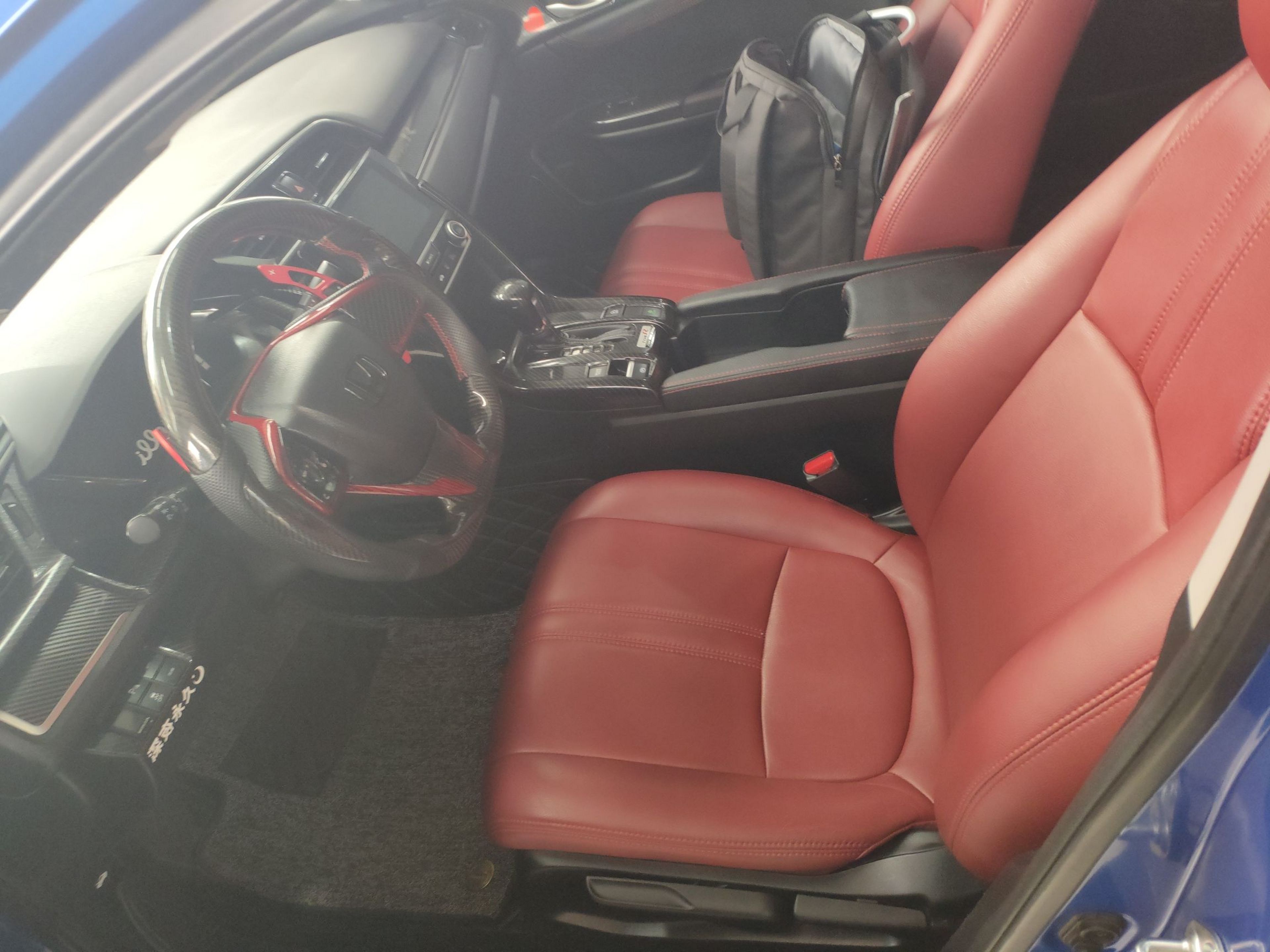 Переднее сиденье в автомобиле