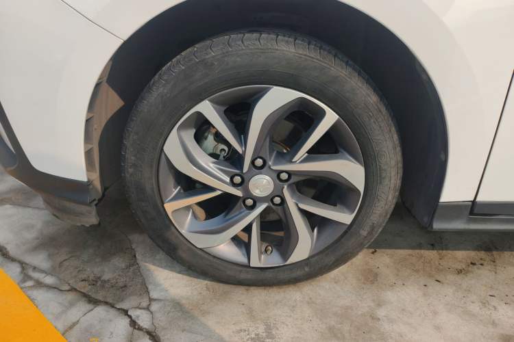 Used Buick Velite 6 2019 Connected Fashion Model
