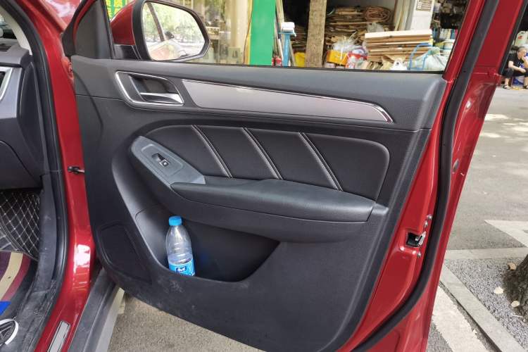 Used Roewe RX5 2016 20T Two-Wheel Drive Manual Flagship Edition
